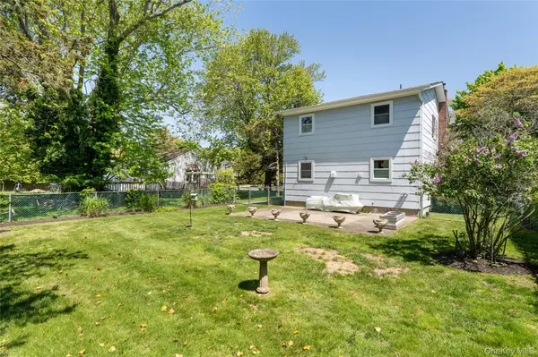 22 W End AVE, East Quogue, NY 11942