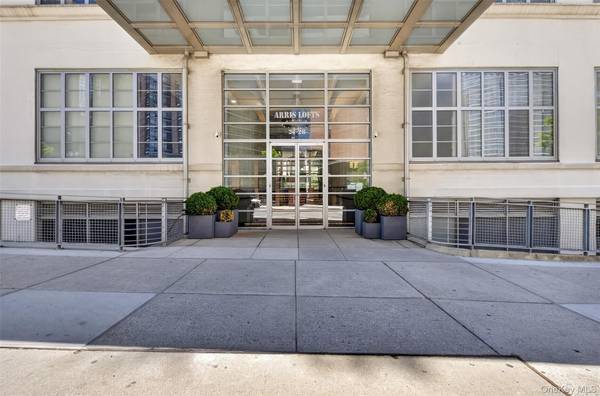 27-28 Thomson AVE #250, Long Island City, NY 11101
