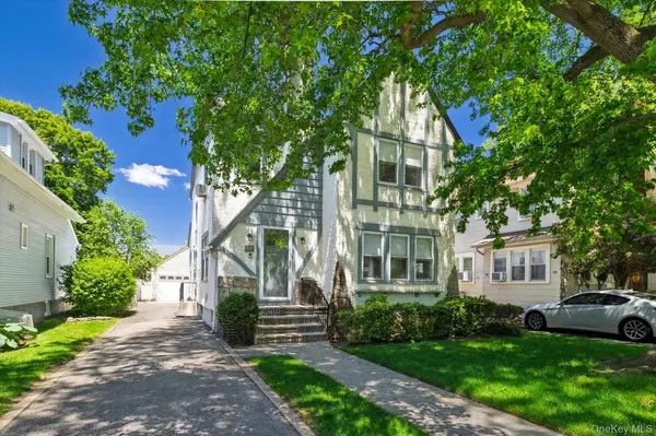 89 Lexington AVE, Malverne, NY 11565