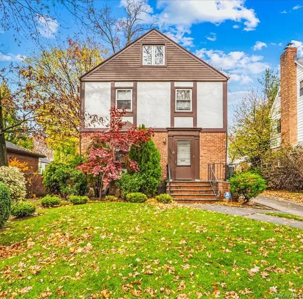 186-15 Grand Central Pkwy, Jamaica Estates, NY 11432
