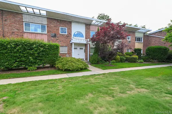 271 N Newbridge RD #2C, Levittown, NY 11756