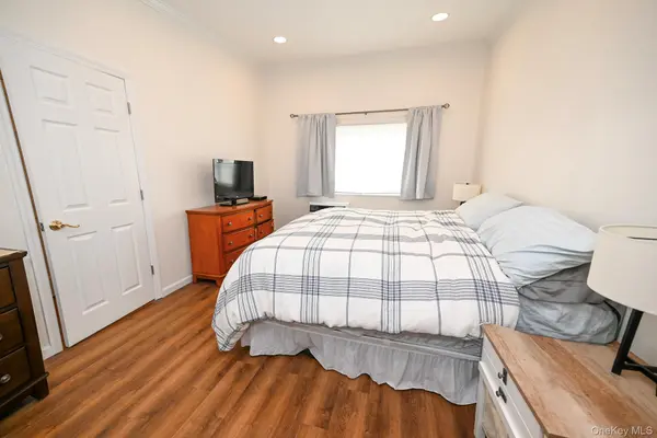 271 N Newbridge RD #2C, Levittown, NY 11756