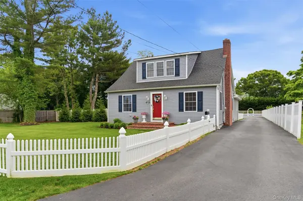 238 Woodlawn AVE, Saint James, NY 11780