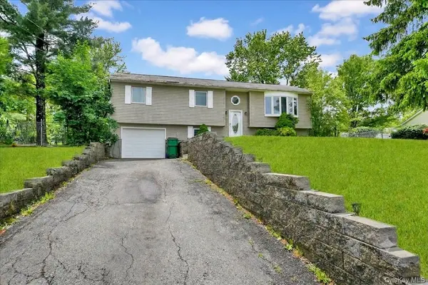 5 Rowell LN, Wappingers Falls, NY 12590