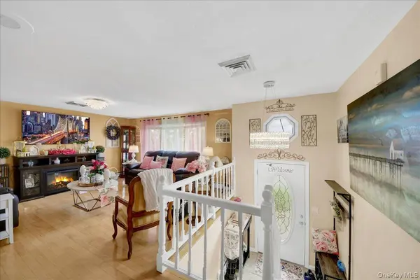 5 Rowell LN, Wappingers Falls, NY 12590