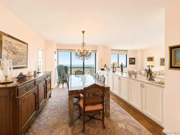 27010 Grand Central Pkwy #21D, Floral Park, NY 11005