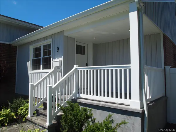 9 N Walnut PL, Massapequa, NY 11758