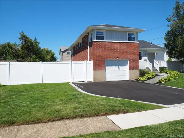 9 N Walnut PL, Massapequa, NY 11758