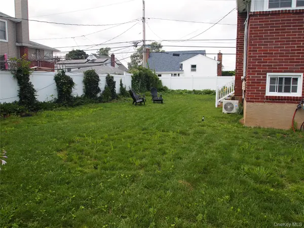 9 N Walnut PL, Massapequa, NY 11758