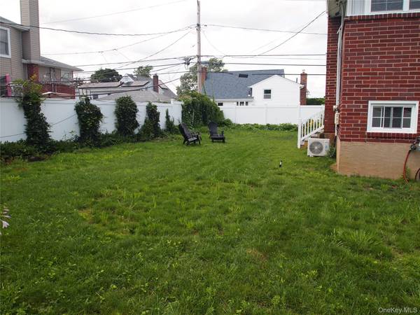 9 N Walnut PL, Massapequa, NY 11758