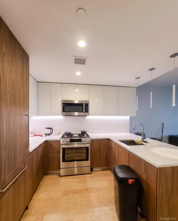 131-01 40th RD #10S, Flushing, NY 11354