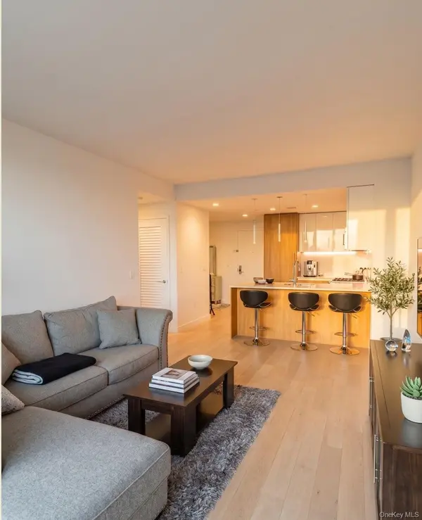 131-01 40th RD #10S, Flushing, NY 11354