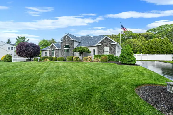 41 Paige LN, Moriches, NY 11955