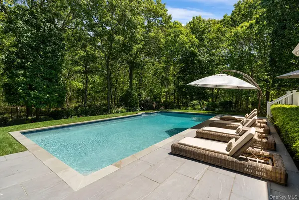 6 Woodruff LN, Bridgehampton, NY 11932