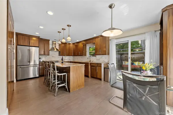 246 Hamlet DR, Jericho, NY 11753