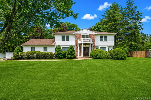 35 High Pasture CIR, Dix Hills, NY 11746