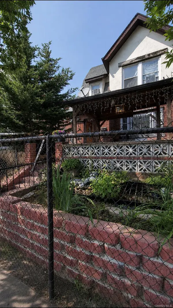 40-33 Forley ST, Elmhurst, NY 11373