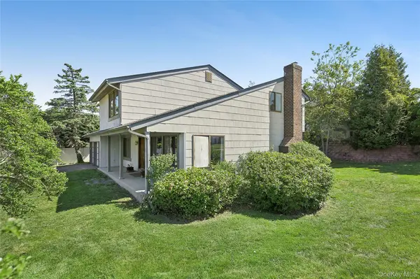 7 Stirrup LN, Glen Cove, NY 11542