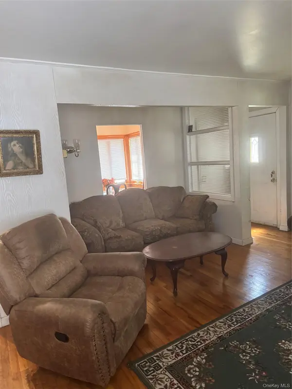 8019 Grand Central Pkwy, East Elmhurst, NY 11370