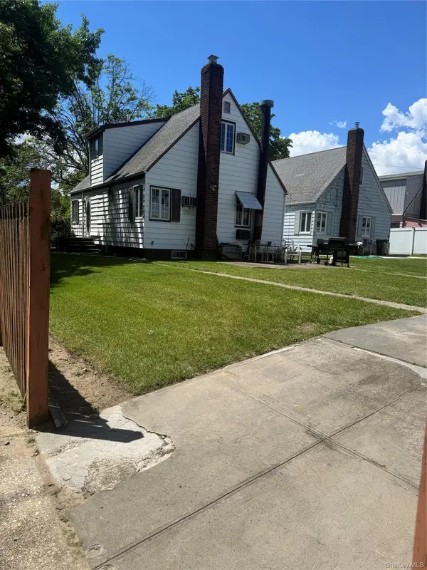 8019 Grand Central Pkwy, East Elmhurst, NY 11370