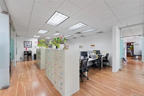 136-33 37th AVE #9B, Flushing, NY 11354