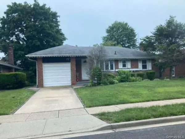 726 Dean DR, North Baldwin, NY 11510