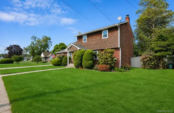 11 Lincoln CT, Copiague, NY 11726