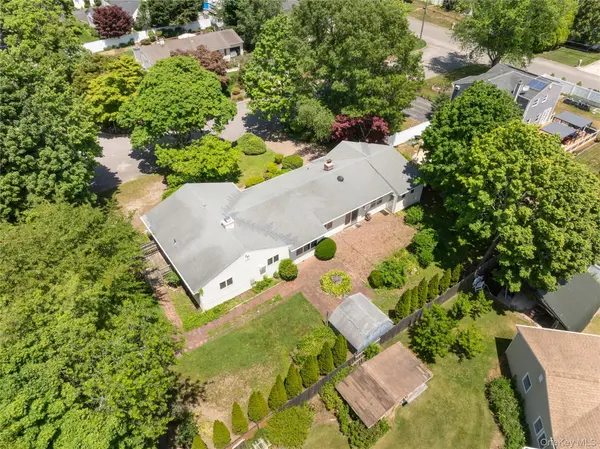 4 N Balin CT, South Setauket, NY 11720