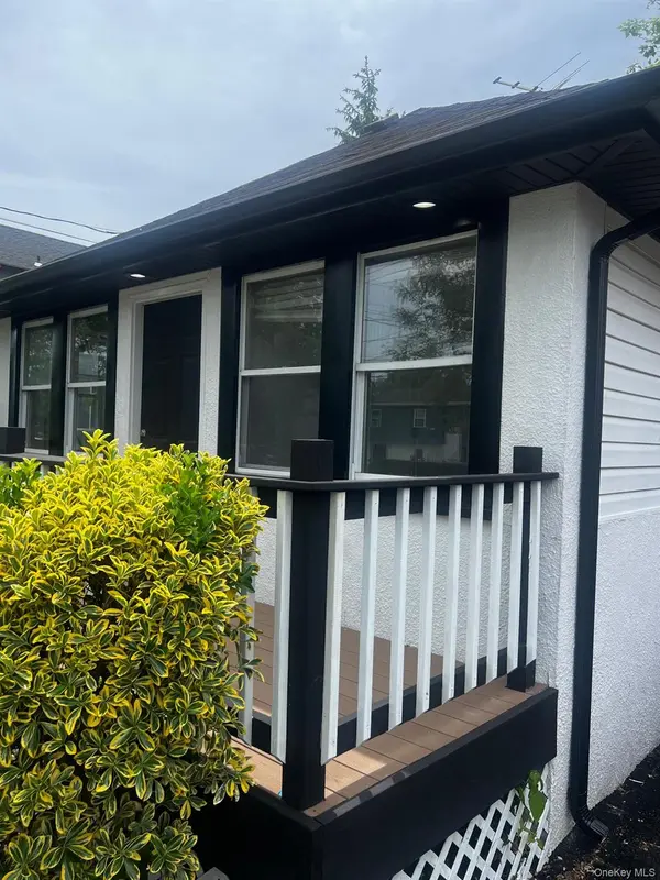 146 Penataquit AVE, Bay Shore, NY 11706