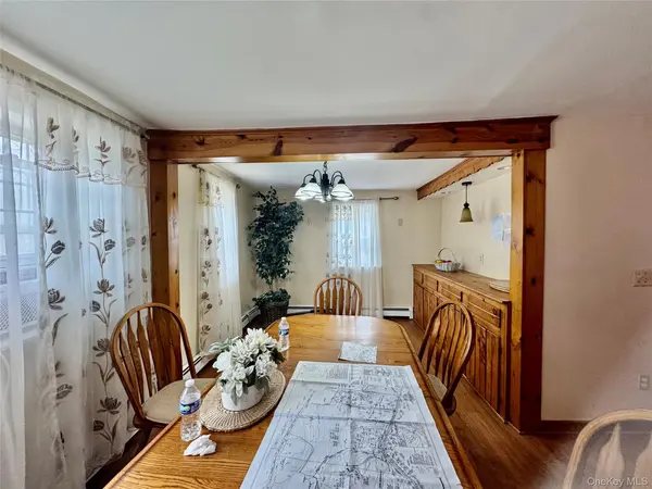 1 Royal Acres DR, Middletown, NY 10940
