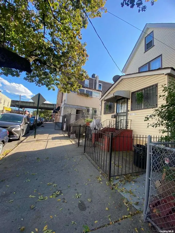 103-16 89th ST, Ozone Park, NY 11417