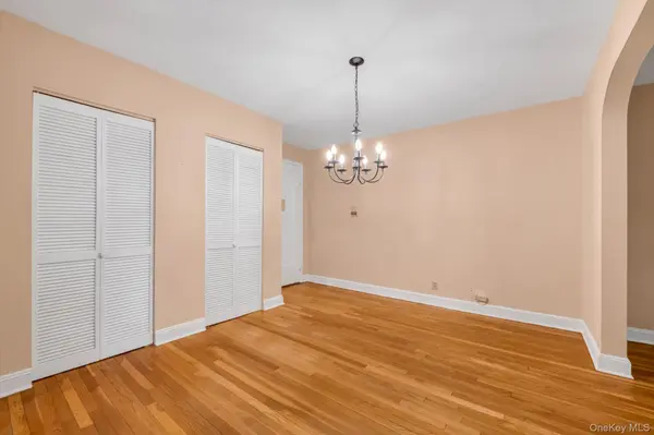 19 Schenck AVE #1G, Great Neck, NY 11021
