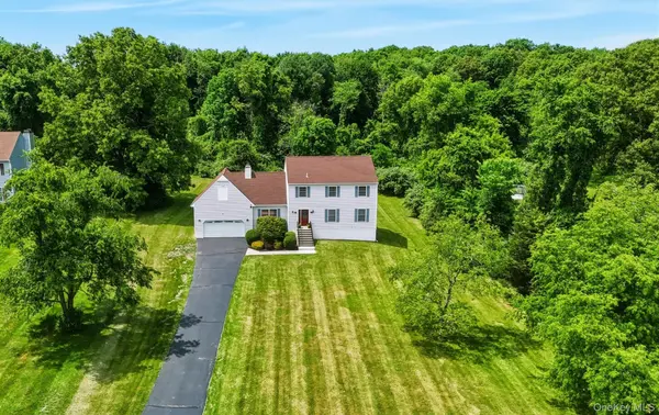 41 Saddle Ridge DR, Hopewell Junction, NY 12533