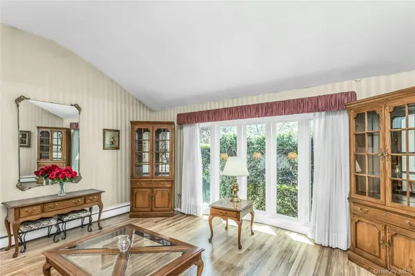 323 Richard ST, West Hempstead, NY 11552