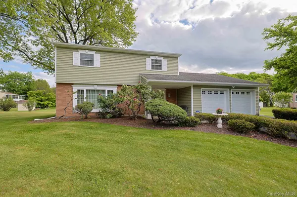 7 San Giacomo DR, New Windsor, NY 12553