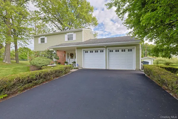 7 San Giacomo DR, New Windsor, NY 12553