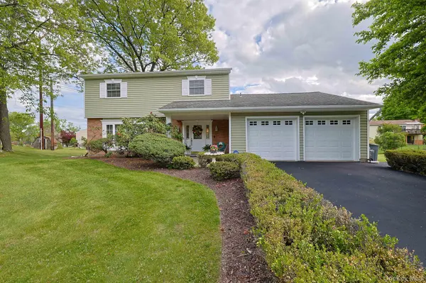 7 San Giacomo DR, New Windsor, NY 12553