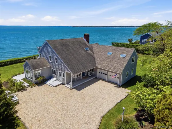 90 Peconic AVE, Shelter Island, NY 11964