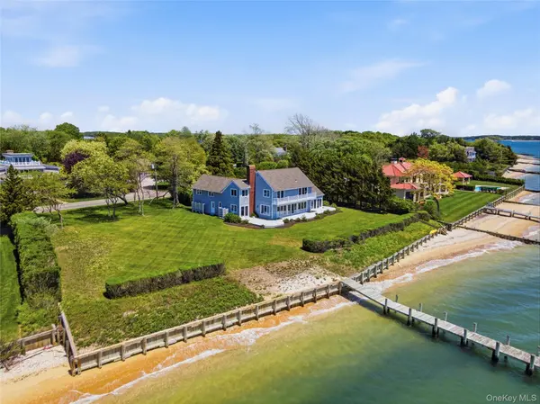 90 Peconic AVE, Shelter Island, NY 11964