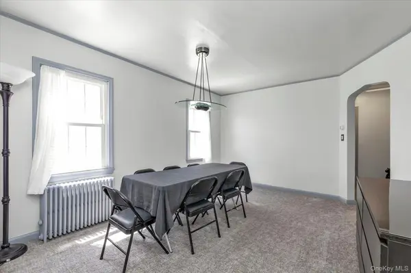 206 Arlington ST, Mineola, NY 11501