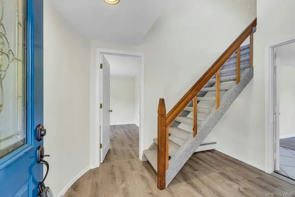 23 Campus LN, Ronkonkoma, NY 11779