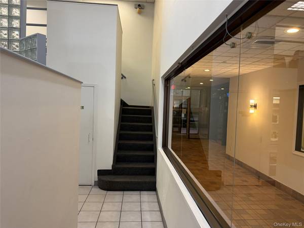 1 School ST #104, Glen Cove, NY 11542