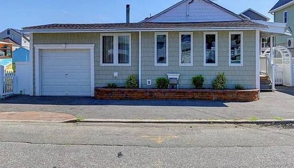 123 Clubhouse RD, Bellmore, NY 11710