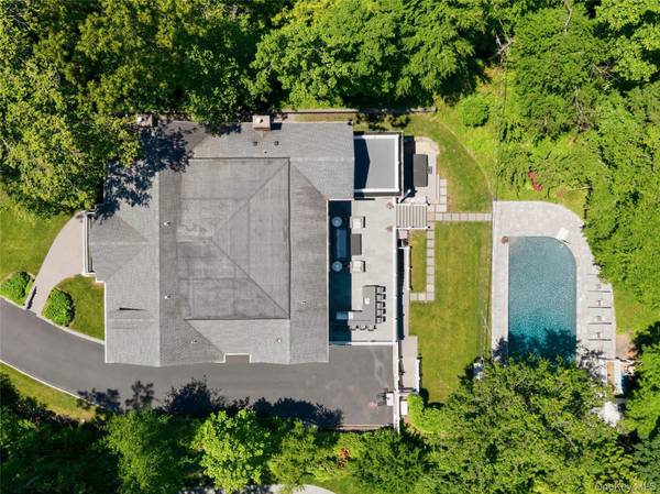 55 Plymouth RD, Manhasset, NY 11030