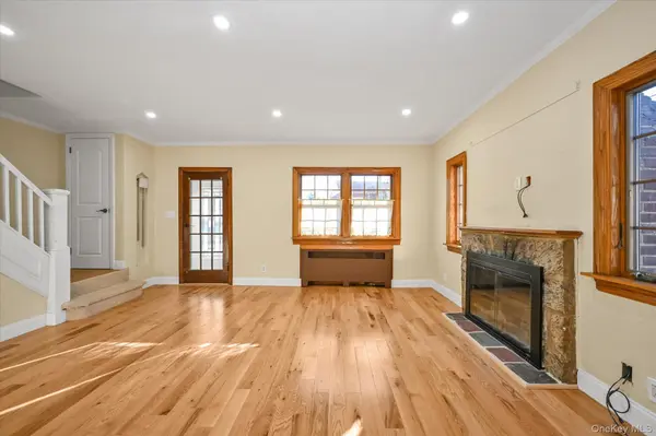 85-11 Eton ST, Jamaica Estates, NY 11432
