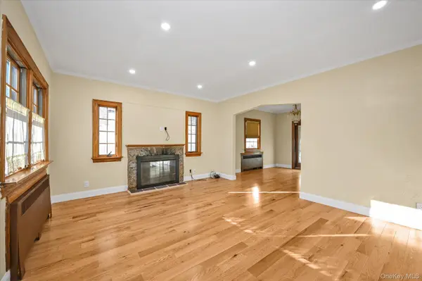 85-11 Eton ST, Jamaica Estates, NY 11432