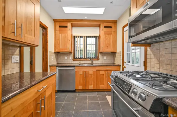 85-11 Eton ST, Jamaica Estates, NY 11432