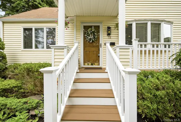 71 E 17th ST, Huntington Station, NY 11746