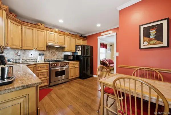 71 E 17th ST, Huntington Station, NY 11746