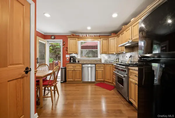71 E 17th ST, Huntington Station, NY 11746